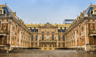 Trois meubles incontournables du Château de Versailles