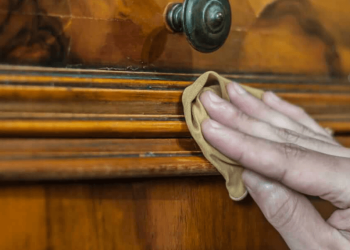 COMMENT CIRER UN MEUBLE ?