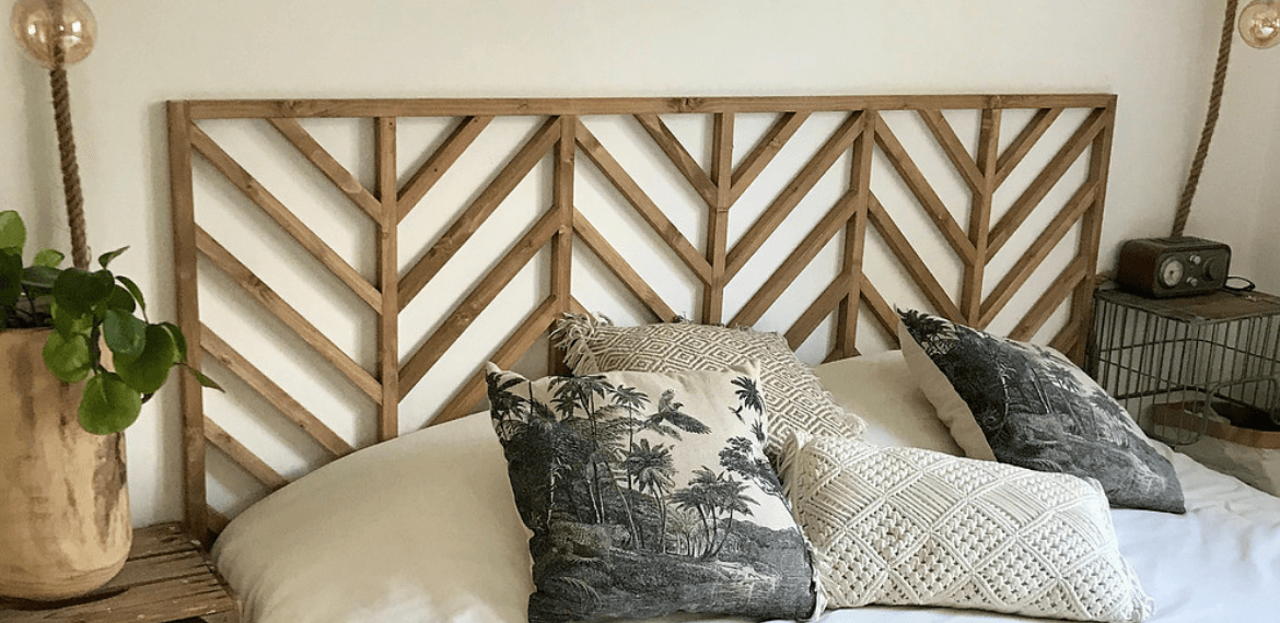 tête de lit en bois de pins