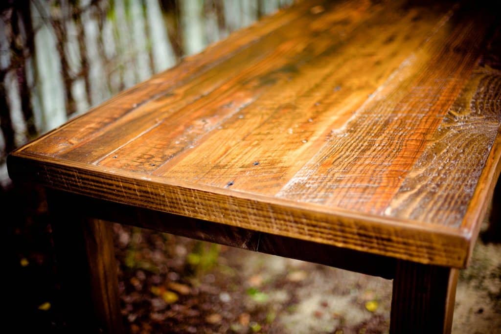 table-en-bois