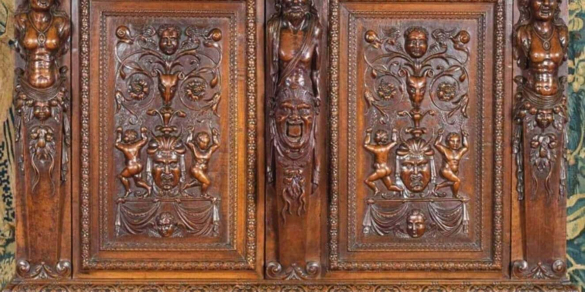 armoire décorée