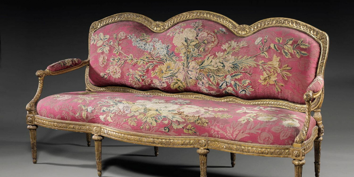 Canapé à la reine et à châssis