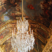 Lustre dans la galerie des glaces du château de Versailles
