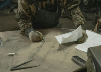 Photo d'un, ferronnier d'art