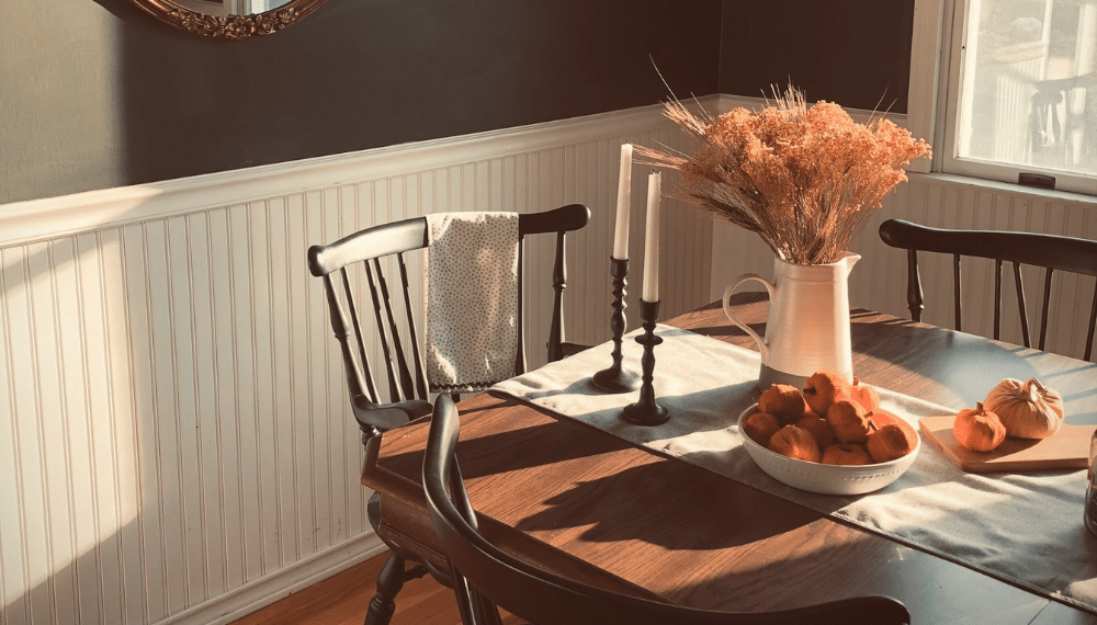 Chaises et table chinées