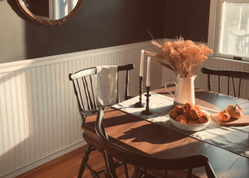 Chaises et table chinées