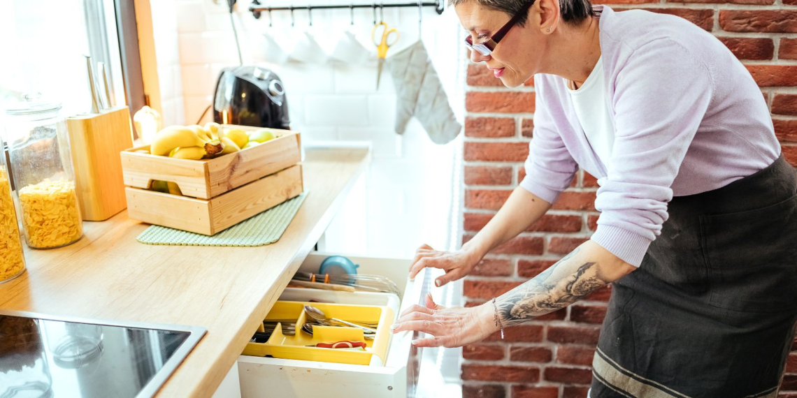 7 astuces de rangement insoupçonnées pour optimiser l’espace chez vous