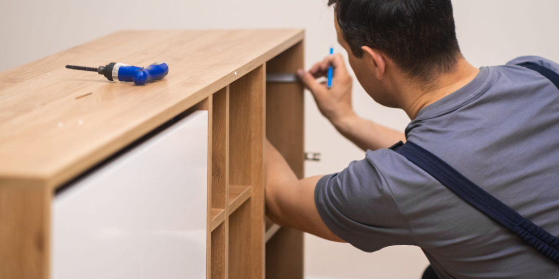 Bois terni ? Voici l’astuce méconnue pour rénover vos meubles sans ponçage !