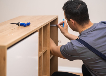 Bois terni ? Voici l’astuce méconnue pour rénover vos meubles sans ponçage !