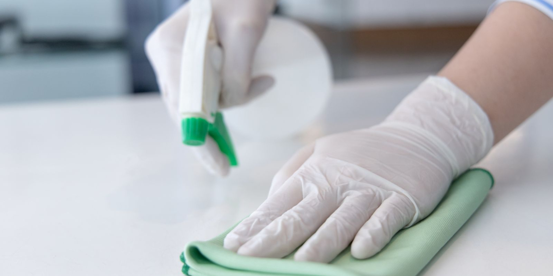 Fabriquez un nettoyant anti-poussière maison avec peu d’ingrédients