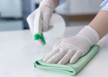 Fabriquez un nettoyant anti-poussière maison avec peu d’ingrédients