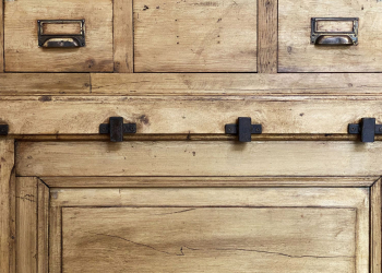 Meubles rayés ? L’astuce magique des experts pour faire disparaître les marques en un instant !