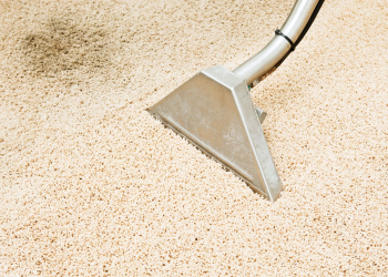 Comment enlever les marques de meubles sur les tapis et moquettes : l’astuce des experts