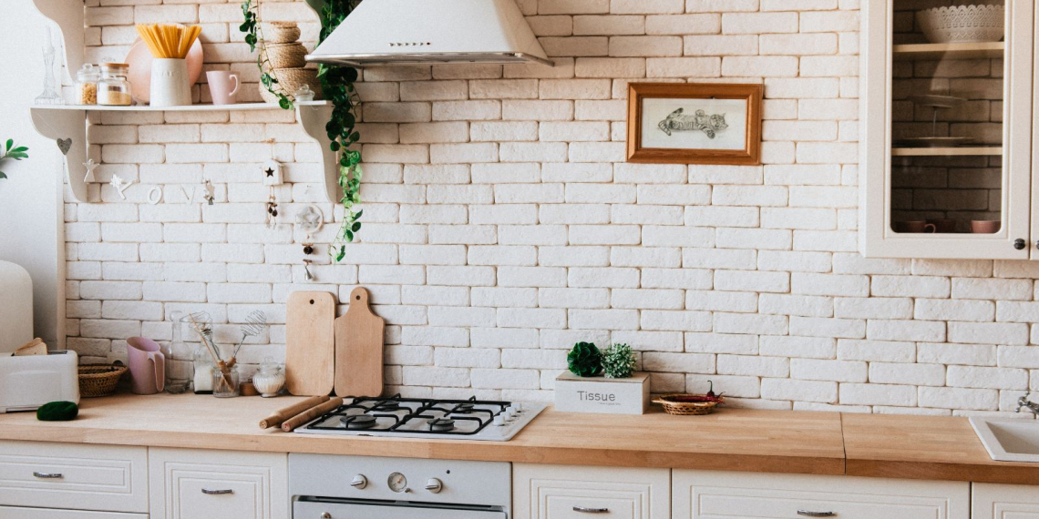 Cette astuce japonaise révolutionne le rangement de votre cuisine (et vous allez l’adopter !)