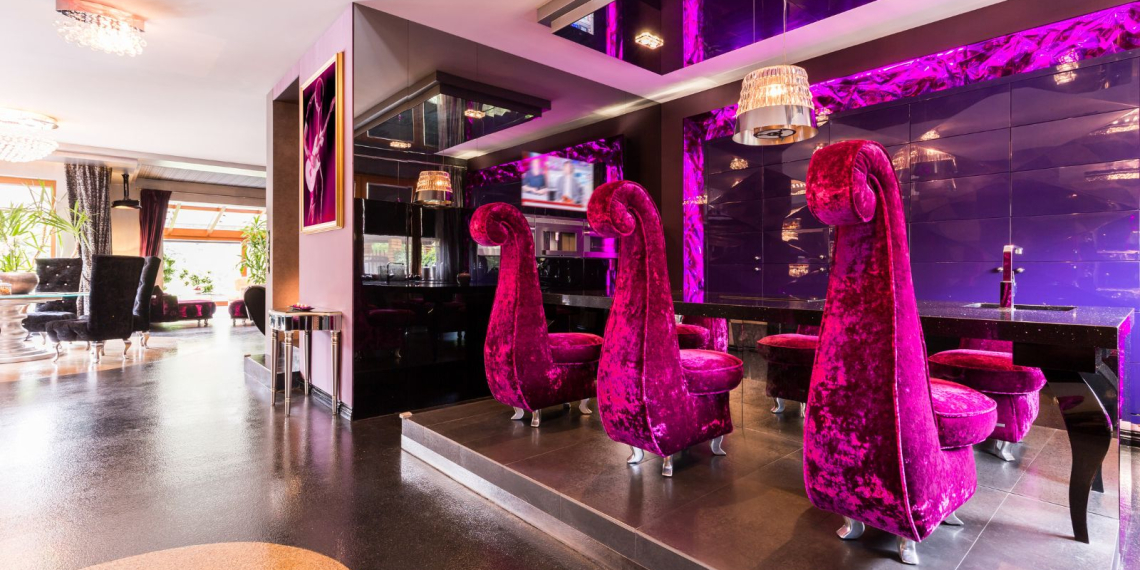 Ce jeune architecte au style extravagant révolutionne le design