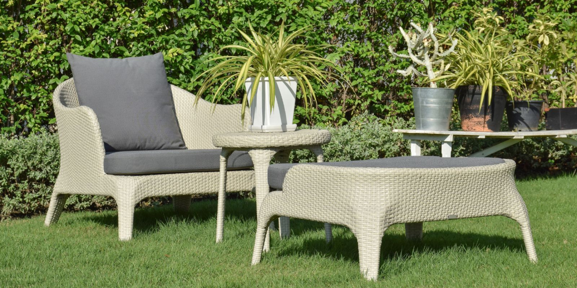 Voici comment nettoyer votre salon de jardin sans l’abîmer