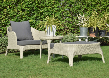 Voici comment nettoyer votre salon de jardin sans l’abîmer