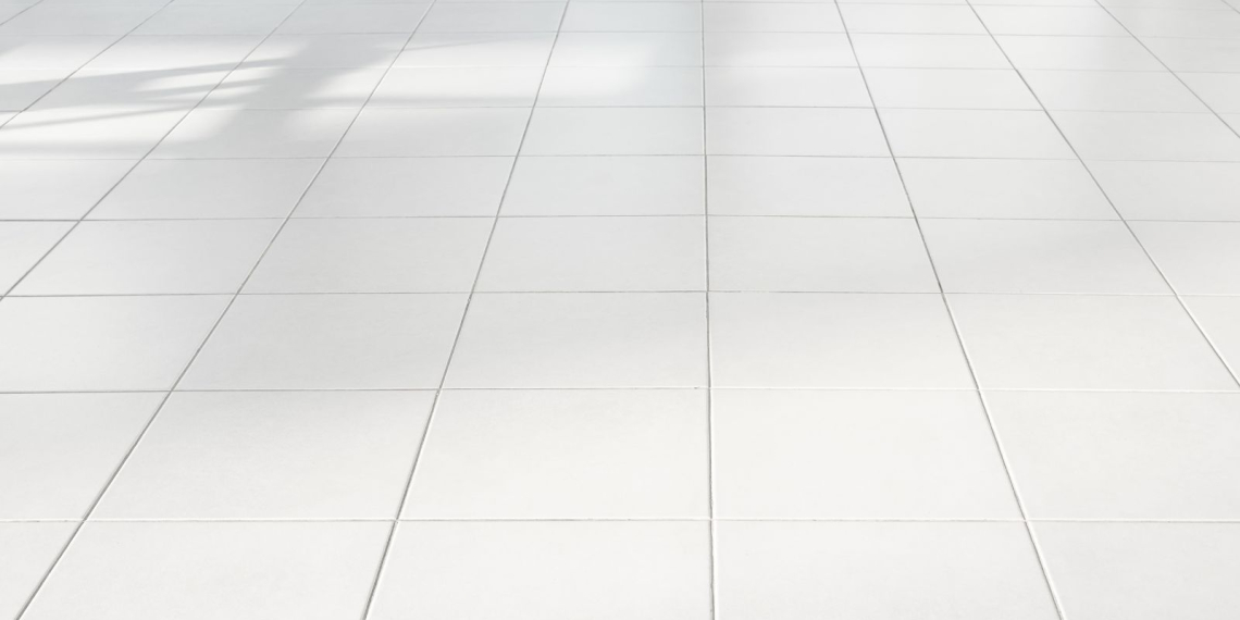 Cette astuce géniale transforme votre carrelage blanc en un revêtement ultra-design !