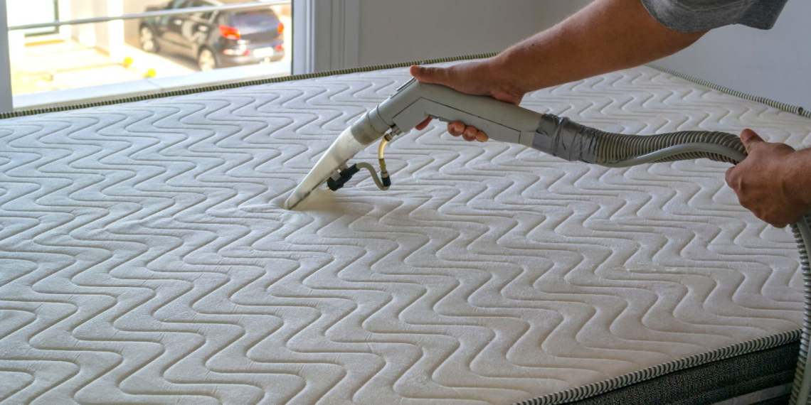 Taches jaunes sur le matelas : les solutions naturelles pour le nettoyer en profondeur