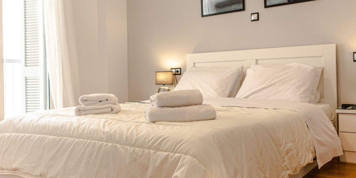 Le secret d’un linge de lit blanc éclatant : techniques naturelles et gestes essentiels