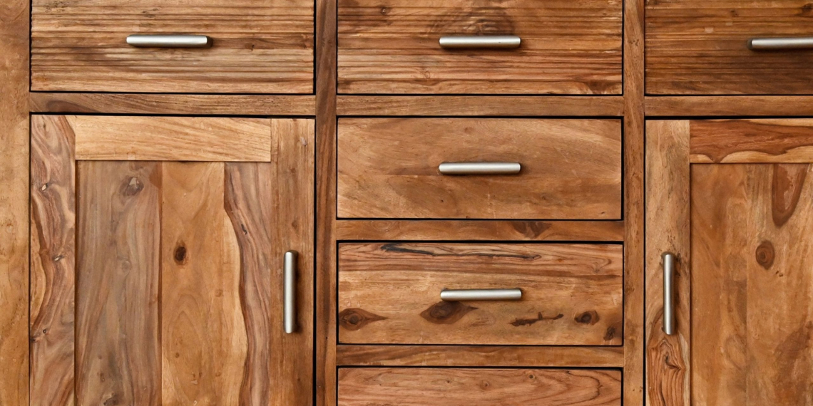 Redonnez vie à vos meubles en bois avec une méthode naturelle, simple et efficace