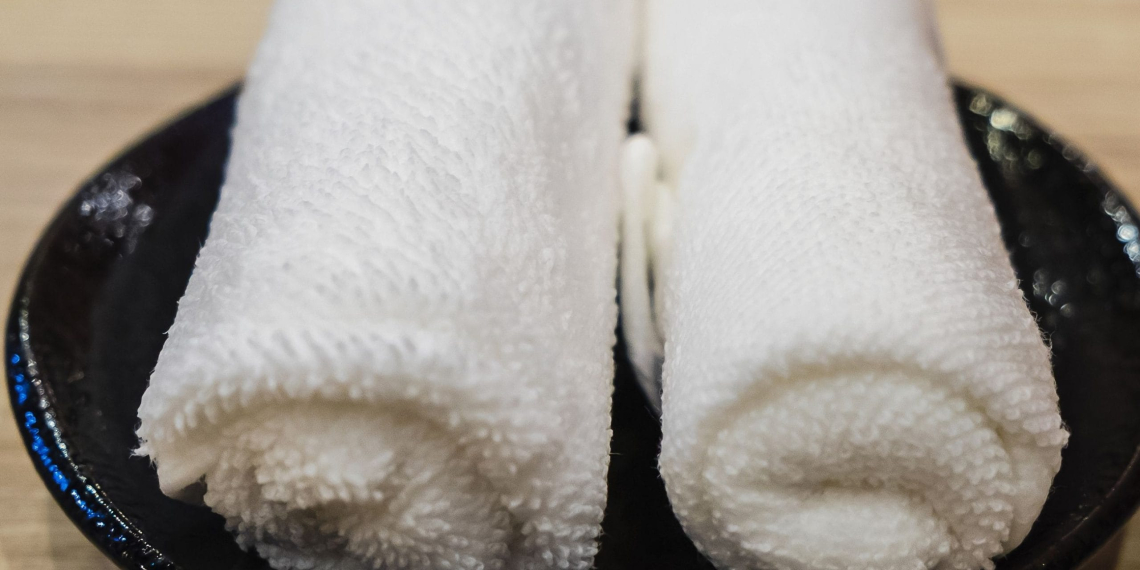 Canicule : cette technique avec une serviette humide améliore enfin votre sommeil