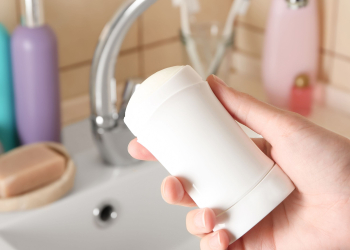 Mauvaises odeurs dans la salle de bain : toutes les solutions pour un air sain