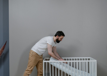 Nettoyer un matelas pour bébé : les bons gestes pour un sommeil sain