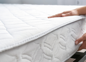 Vous dormez mal sans raison ? C’est peut-être votre lit (voici les signes clés)