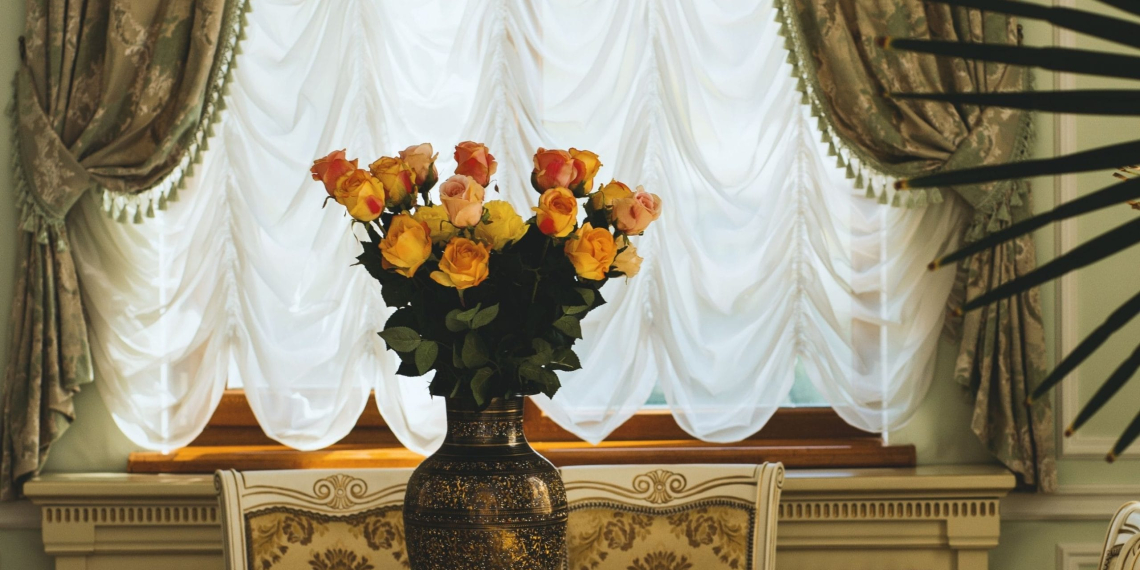 Le grand retour des rideaux vintage : quand la déco pioche dans le passé avec style