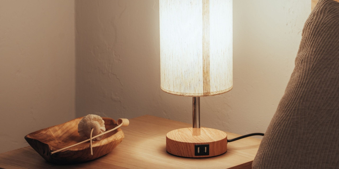 Pourquoi les lampes de chevet disparaissent peu à peu des chambres modernes ?