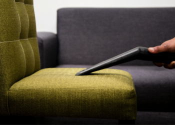 Comment nettoyer son canapé ? guide complet par matériaux